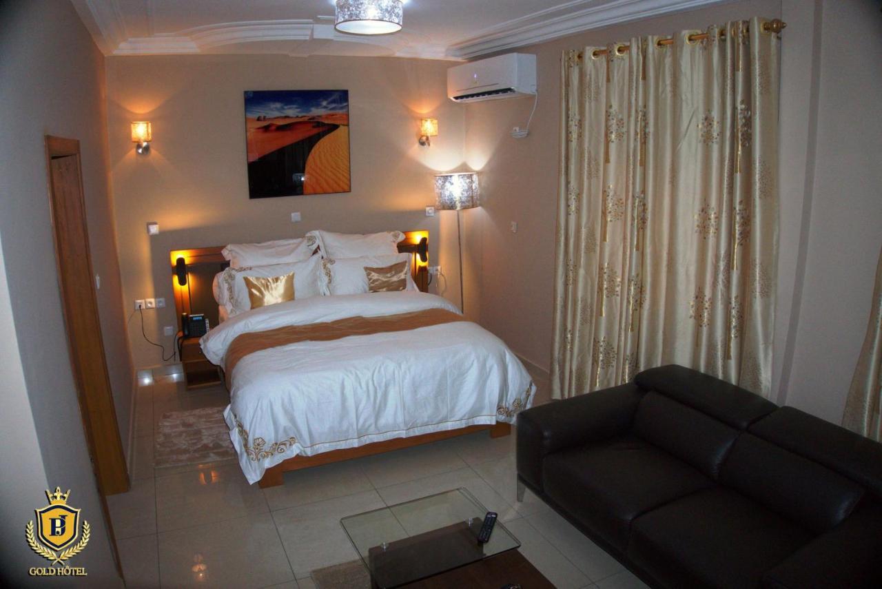 Gold Hotel Bafang Exterior foto